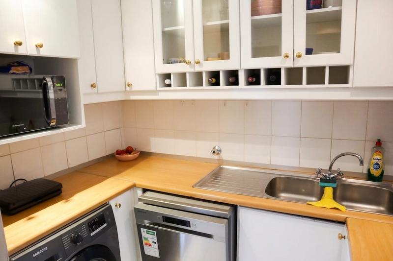 To Let 2 Bedroom Property for Rent in Vredehoek Western Cape